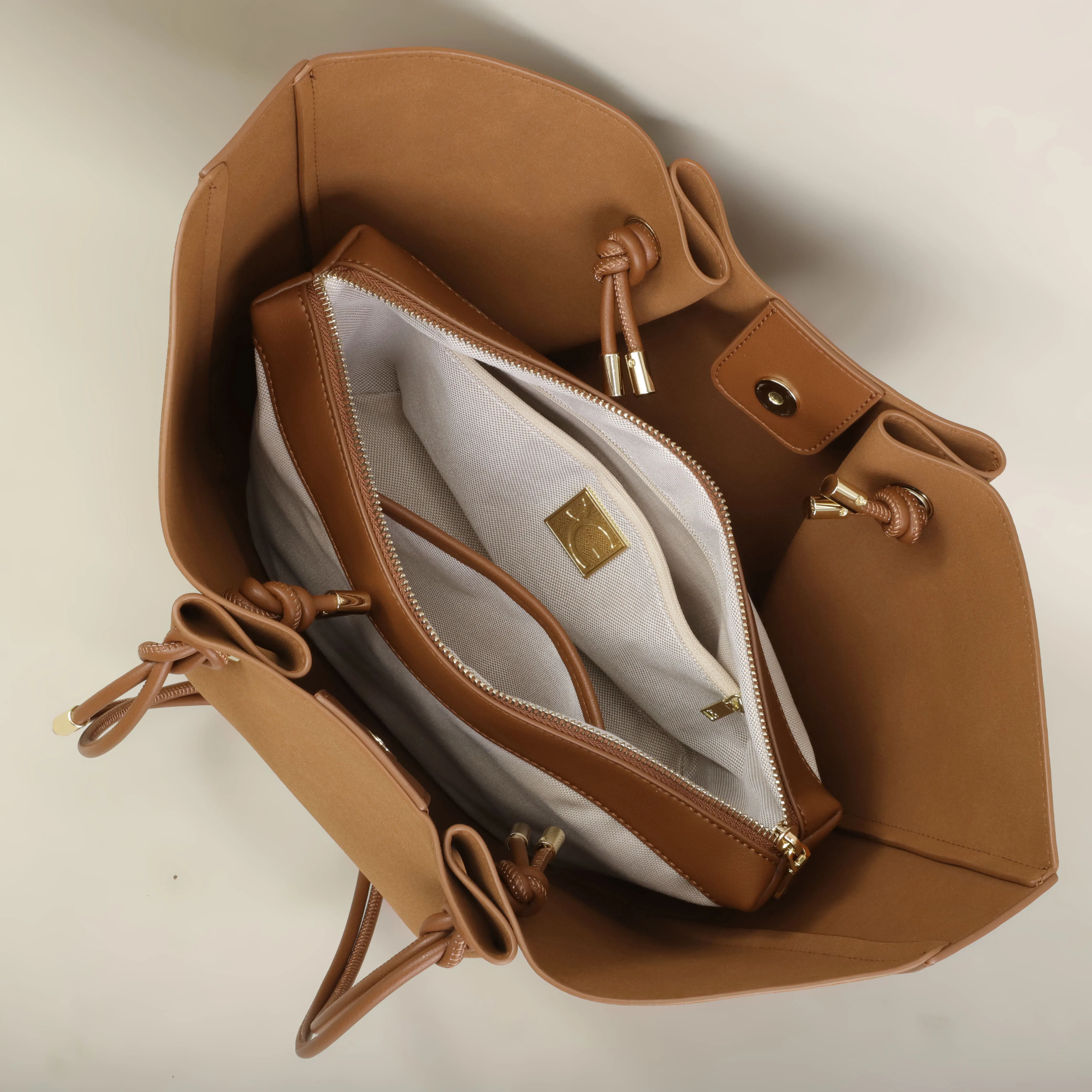 PG Luxusmarke Große Kapazität Computer-Tragetasche 2026 Neue Mode Klassische Casual Designer Exklusive Schultertasche – Detail 6