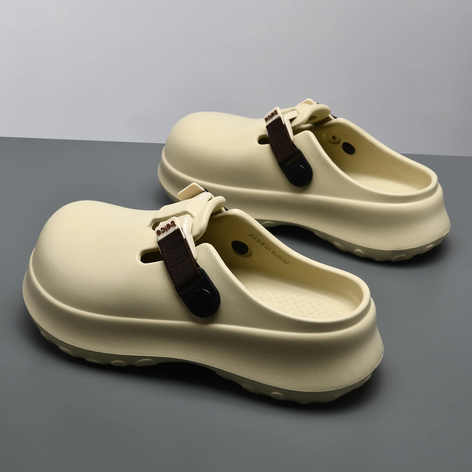

Men's Summer Sandals Anti-slip Wear-resistant Beach Sports Shoes Thick Bottom EVA Slip-On Slippers No-Back Cover Head Design