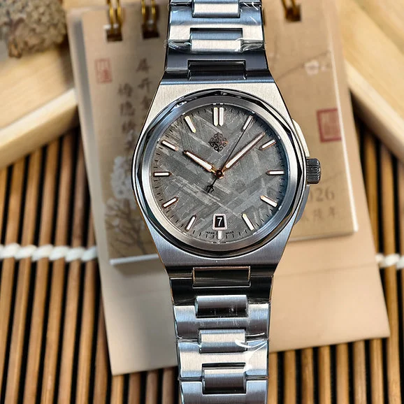 Ixdao Space Warrior 37.5 mm integrated bracelet Meteorite dial watch
