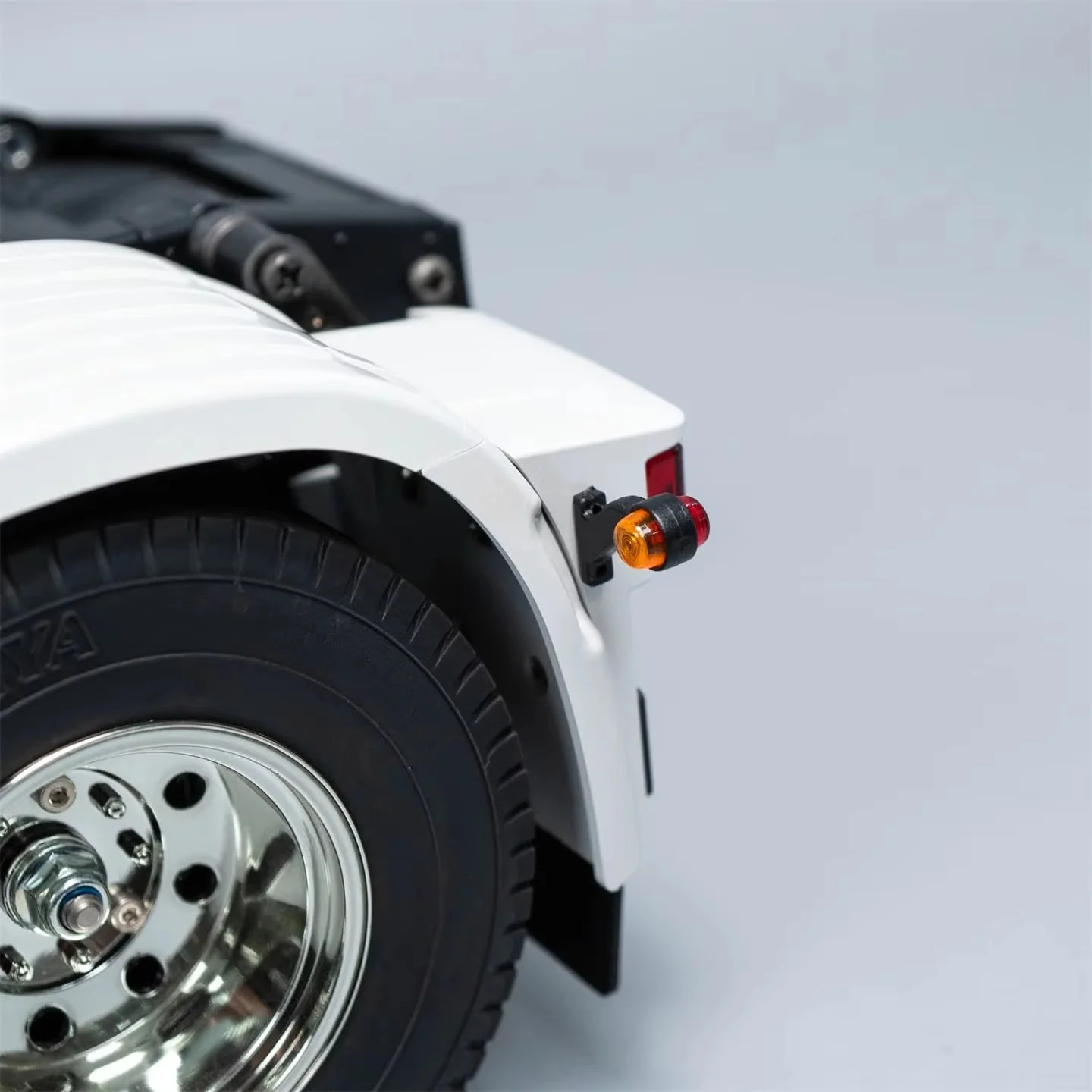 2 PCS Toy Crawler Truck Side Marker 2-Color LED Lights CBY-024 For Tamiya 1/14 RC Tractor Tipper Dump Truck JUWUBA Upgrade Parts