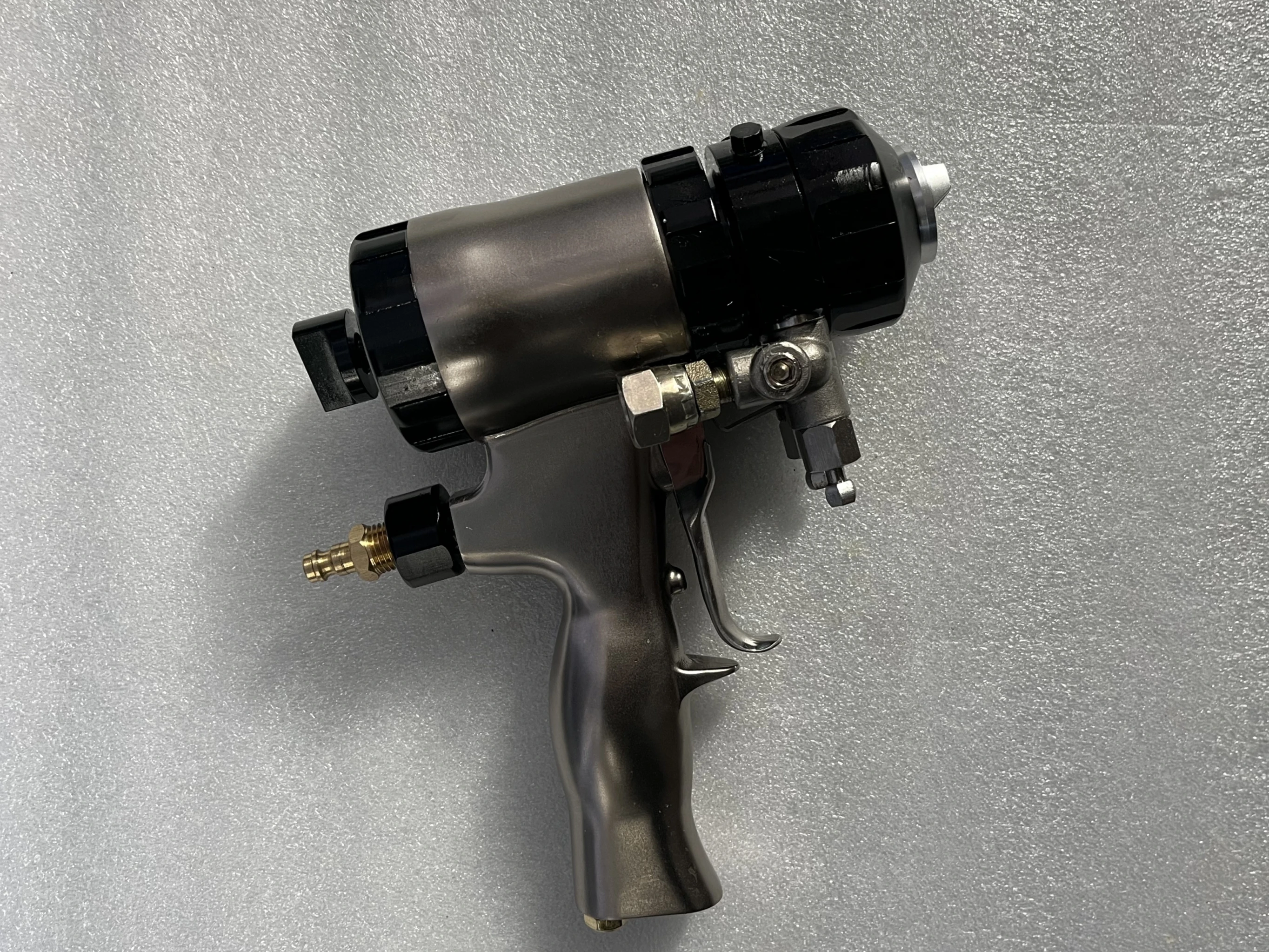 Pneumatic High Pressure Polyurea Polyurethane PU Fusion AP Spray for PU Foam 30Mpa Max Pressure 6.8L/min Cup Volume