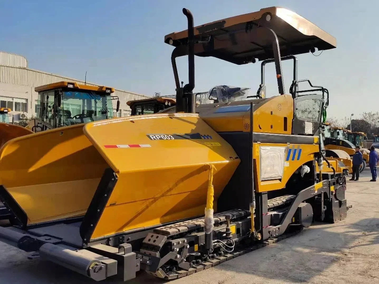 เครื่องปูยางมะตอยไฮดรอลิกแบบให - Heavy Equipment In Construction บทวิจารณ์และราคา