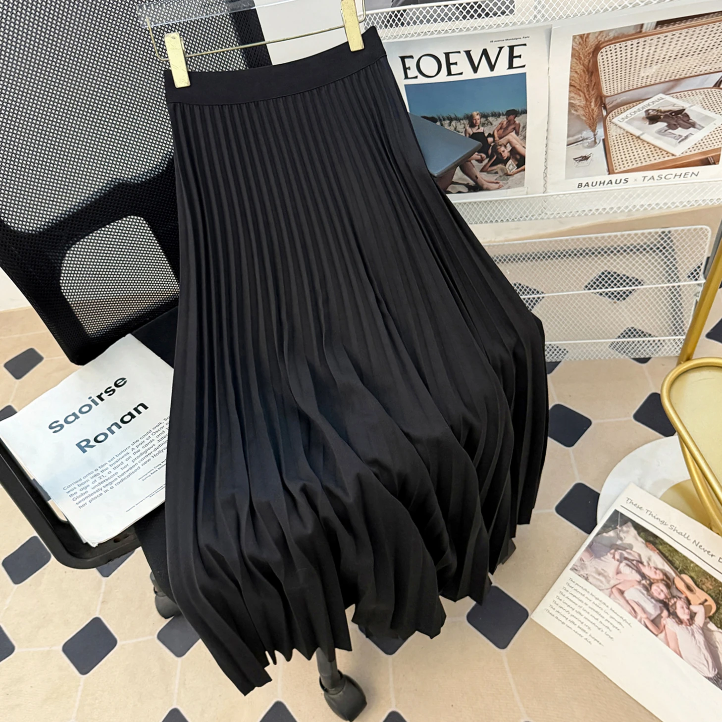 

Юбка-миди А-силуэта с эластичной талией, универсальная, стройнящая, с плиссировкой, для повседневной носки, из полиэстера