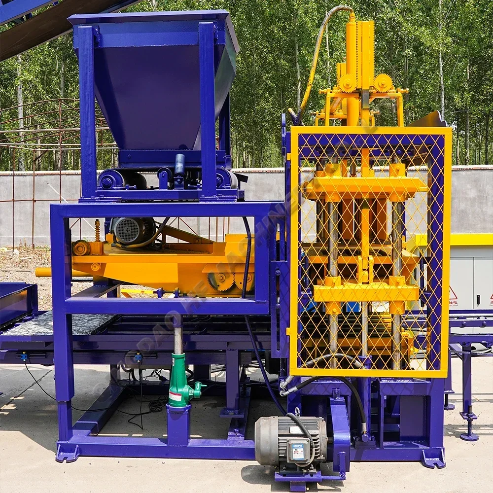 رائجة البيع QT4-18 آلات مواد البناء لآلة تصنيع الطوب الطيني سهلة التشغيل