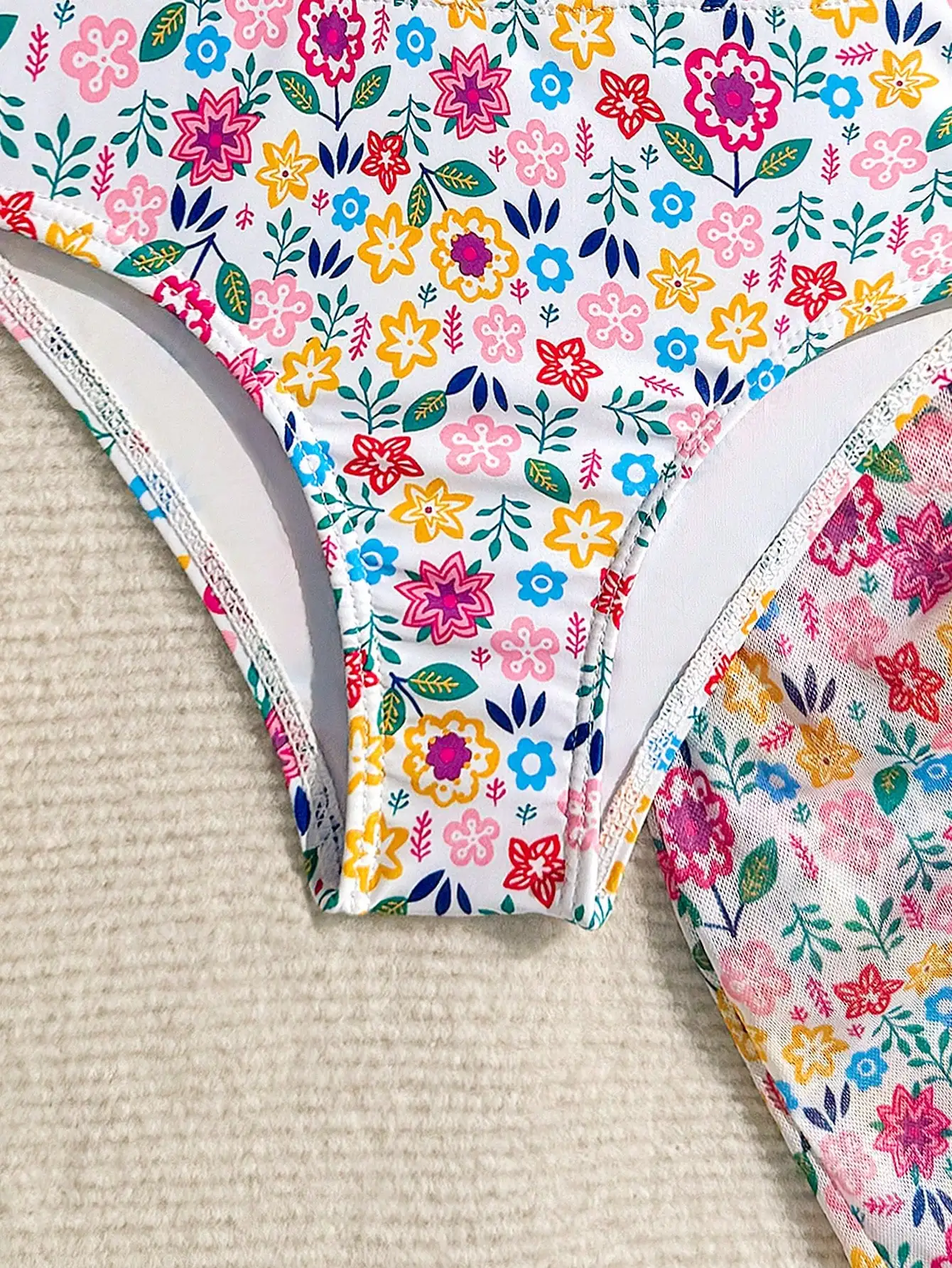 

2pcs Women Ditsy Floral Asymmetric Swimsuit With Tie-Up Sarong