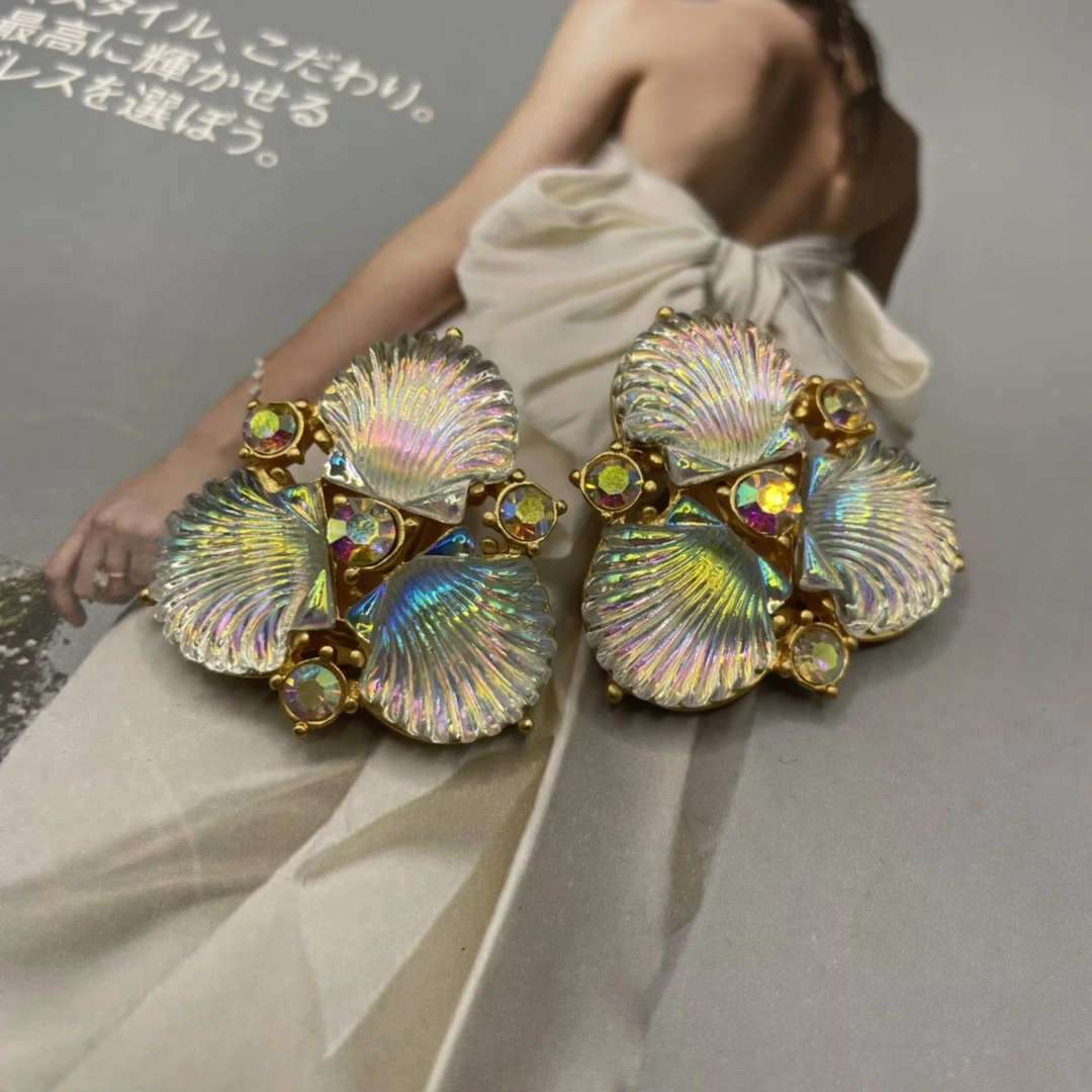 

Vintage Light Luxury Exaggerated Ear Clip Jewelry High-end Colorful Shell Flower European and American Atmospheric Earrings