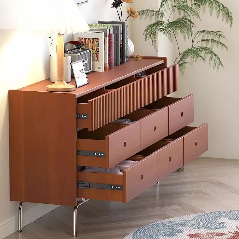 خزانة من الخشب الصلب بتصميم عتيق من الشمال، وخزانة جانبية للتخزين في غرفة المعيشة، وغرفة النوم، وتخزين شقة صغيرة بجانب السرير مع أدراج