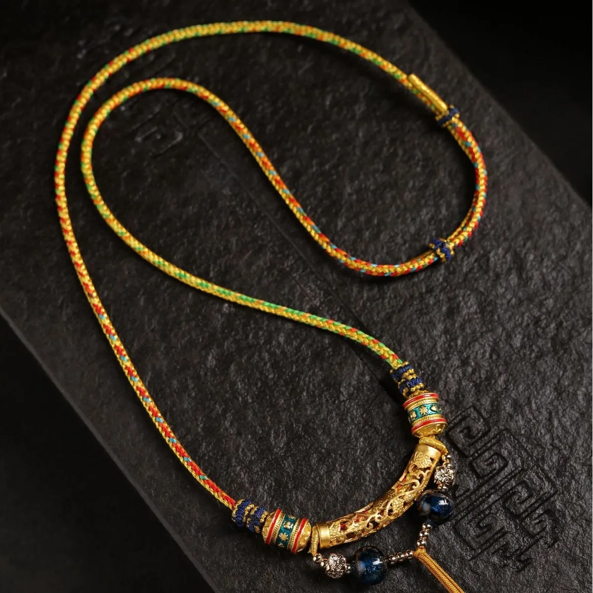 

Tibetan Six Character Mantra Rubbing Cotton Necklace Honey Wax Glass Tangka Hand Weaving With Hanging Rope Ethnic Style Lucky J