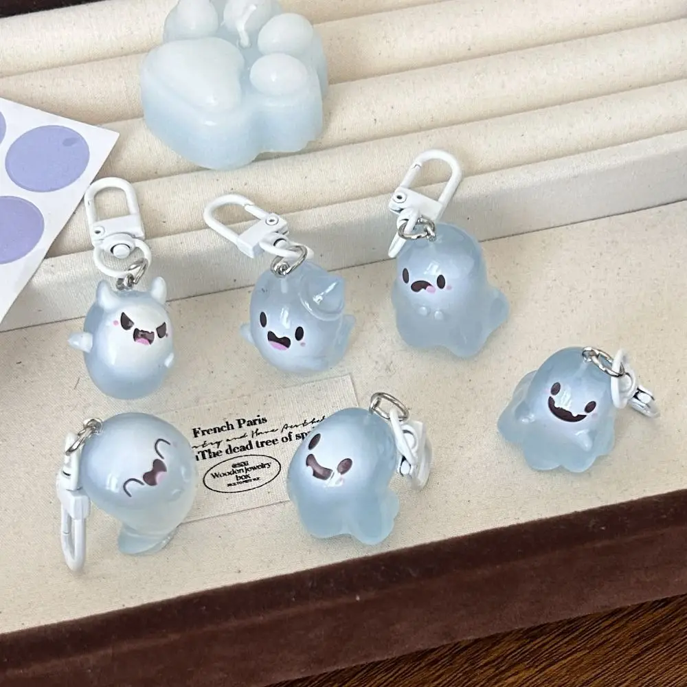 Funny Halloween Jelly Ghost Keychain Bag Pendant Jewelry Accessories Luminous Keychain Car Keychains Charms Resin Keychain Men