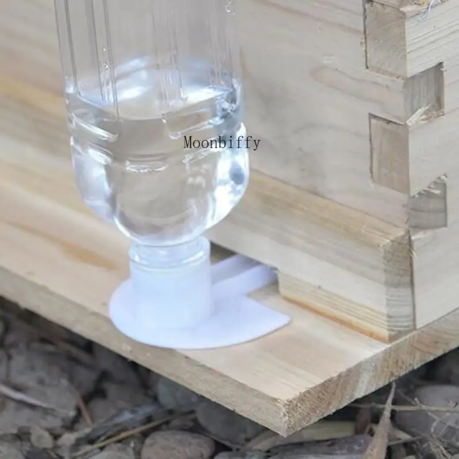 Automatic Duckbill Bee Feeder for Efficient Feeding and Drinking in the Beehive - Essential Beekeeping Equipment for Beekeepers 