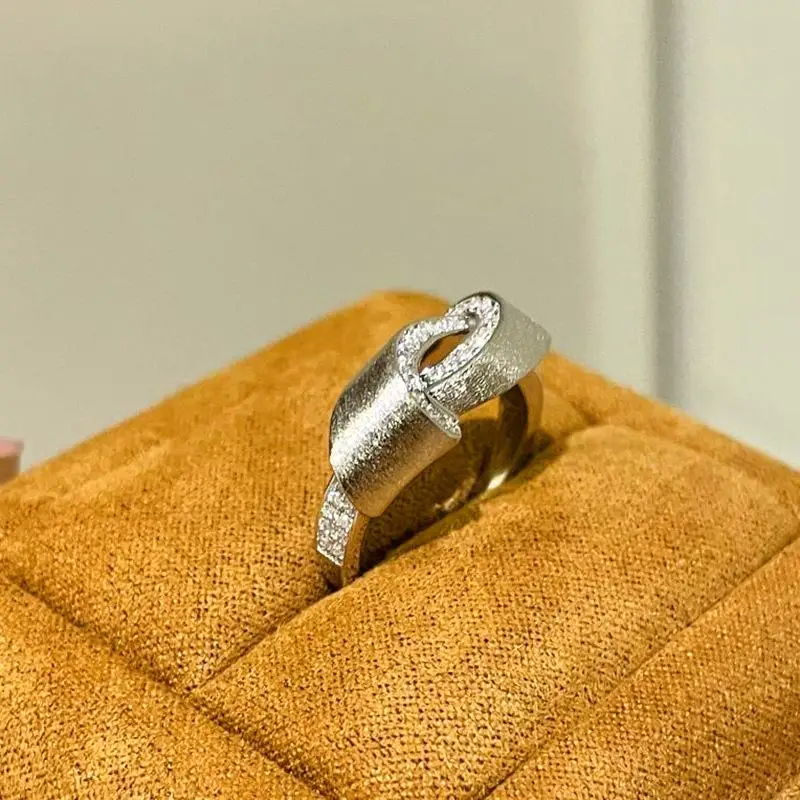 

Винтажные переплетенные матовые кольца для женщин, легкие роскошные бриллиантовые инкрустации, серебро 925, блестящее кольцо Мебиуса, банкетное ювелирное изделие, подарок