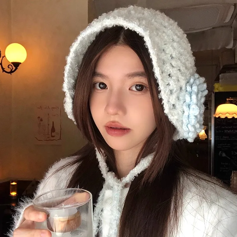 

Корейский сладкий цветочный дизайн, вязаные вручную наушники для женщин, зимняя атмосфера, фото, универсальная теплая и милая пуловерная шапка с ремешком