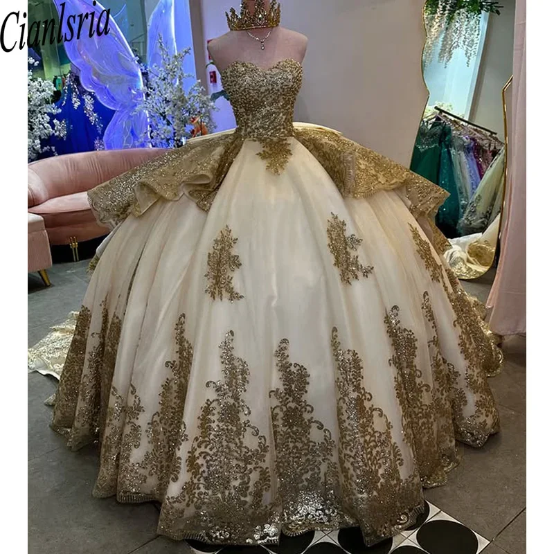 المكسيك الذهب قبالة الكتف فستان Quinceanera 2025 سباركلي مطرزة مشد حفلة موسيقية فستان المتدرج الكرة ثوب الحلو 16 15 مخصص