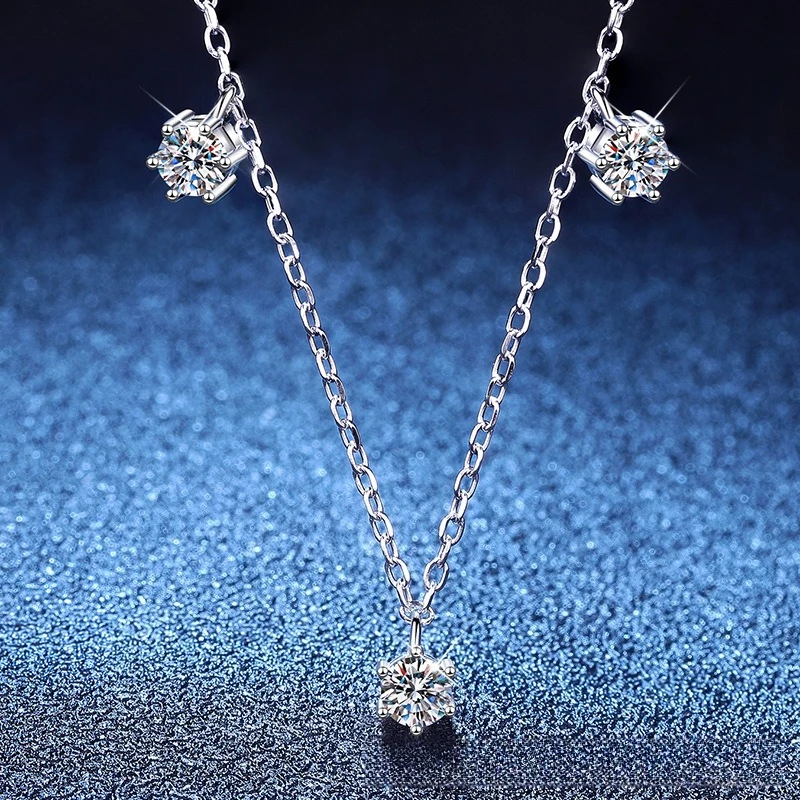 

New Platinum PT950 18K Gold Necklace with Moissanite Fashion Pendant, Elegant and Luxurious Collarbone Chain for Women
