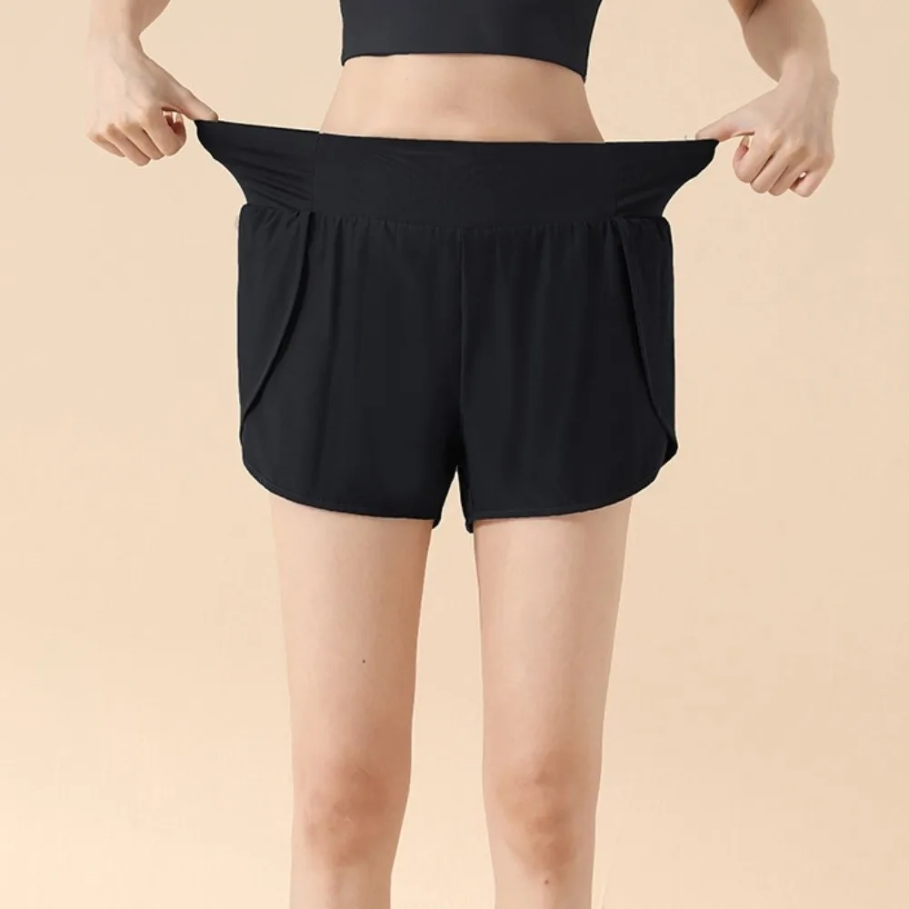 

Шорты для йоги 2 в 1, антибликовая подкладка, эластичные спортивные шорты с боковыми карманами и подолом, быстросохнущие свободные шорты для фитнеса для бега