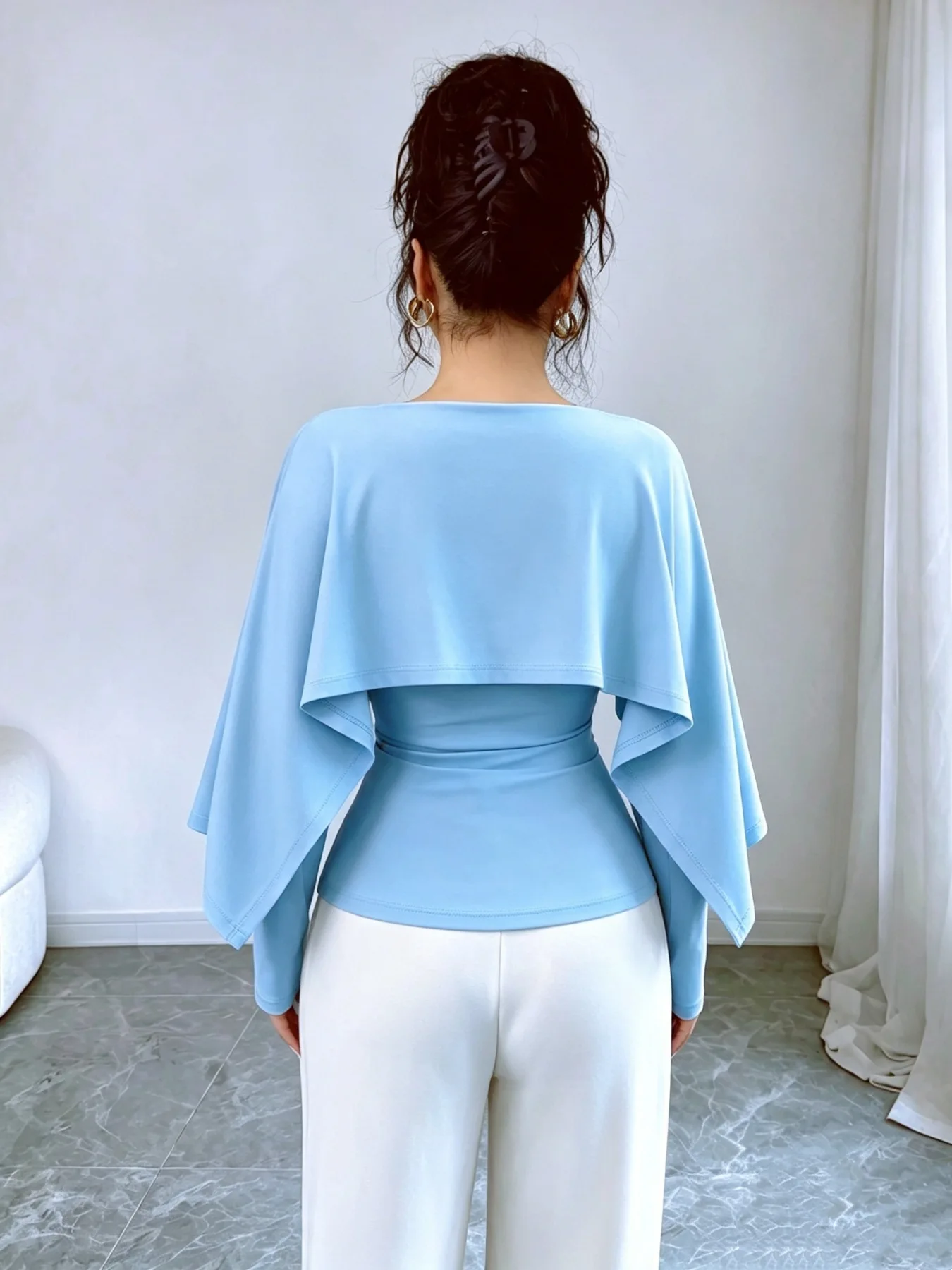 Elegante, schlanke, einfarbige Cape-Bluse für Damen, langärmelig, zweiteilig aussehend, figurbetont, schick, für Büro, Abend, Party, Dating, Alltag. – Detail 19