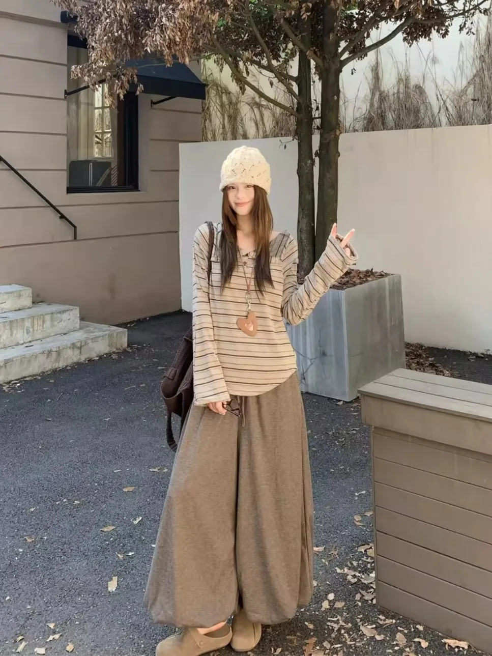 

Retro Half Open V-Neck Striped Shoulder Bared Long Sleeve T-Shirt Women's Autumn Lazy Bud Pants Two-Piece Set Fashionable Cas...