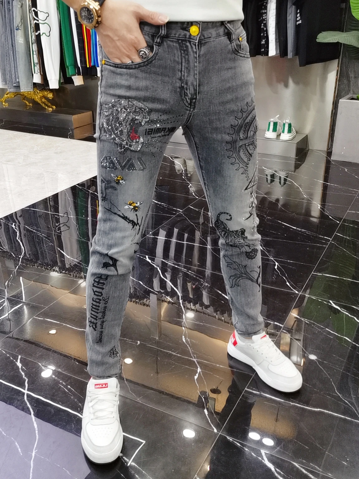 

Slim Fit Skinny Jeans Men's Summer 2026 Trendy Light Grey Tiger Head Rhinestone Print Casual Long Pants Youth Fashion