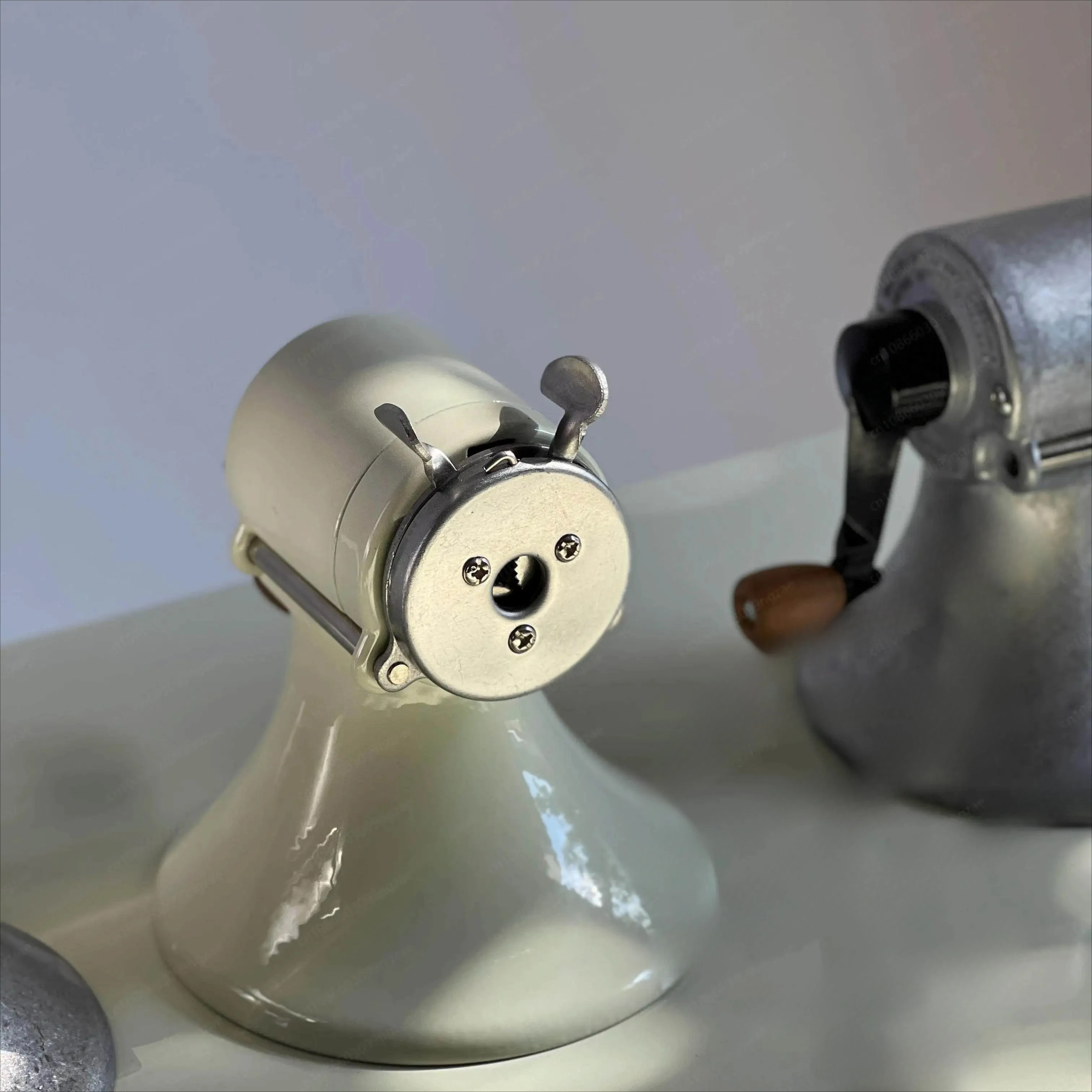New 6 colors, retro all-metal pencil sharpener, wooden handle hand crank pencil reel pencil sharpener