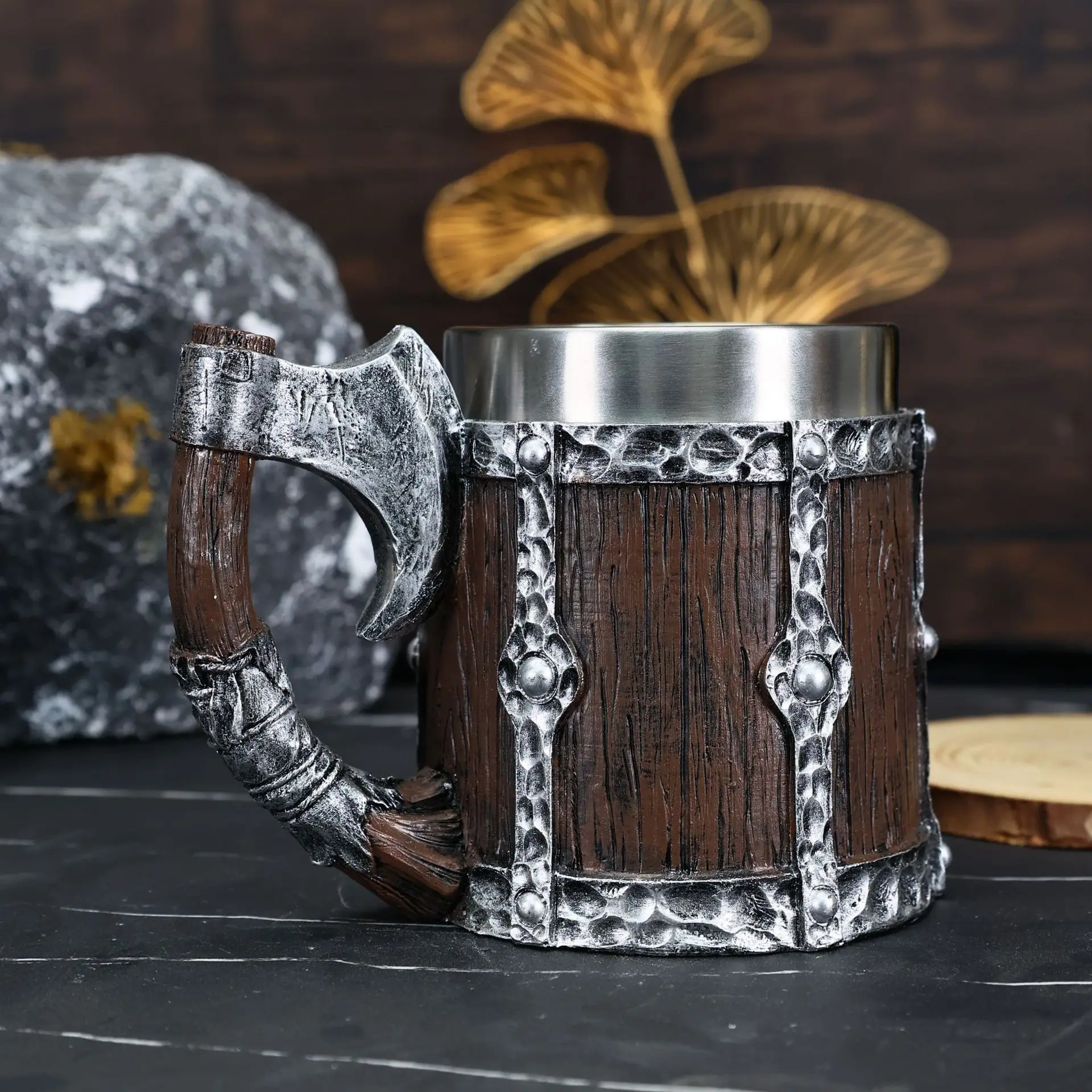 

Imitation Wooden Viking Beer Mug Battle Axe Handle Mug Resin Stainless Steel Liner Tankard Whiskey Cups Coffee Cup Home Decor