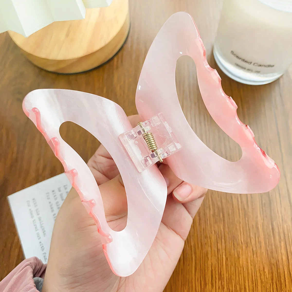 Muweordy Cute Hair Claw Clips Acrylic Hair Clip Korean Fashion Hair Claws Kawaii Hair Accessories for Women Girls