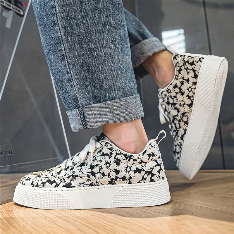 Quatre saisons grandes chaussures décontractées en toile pour hommes semelles épaisses hauteur augmentant chaussures de sport pour hommes chaussures de marche en plein air Style pour hommes