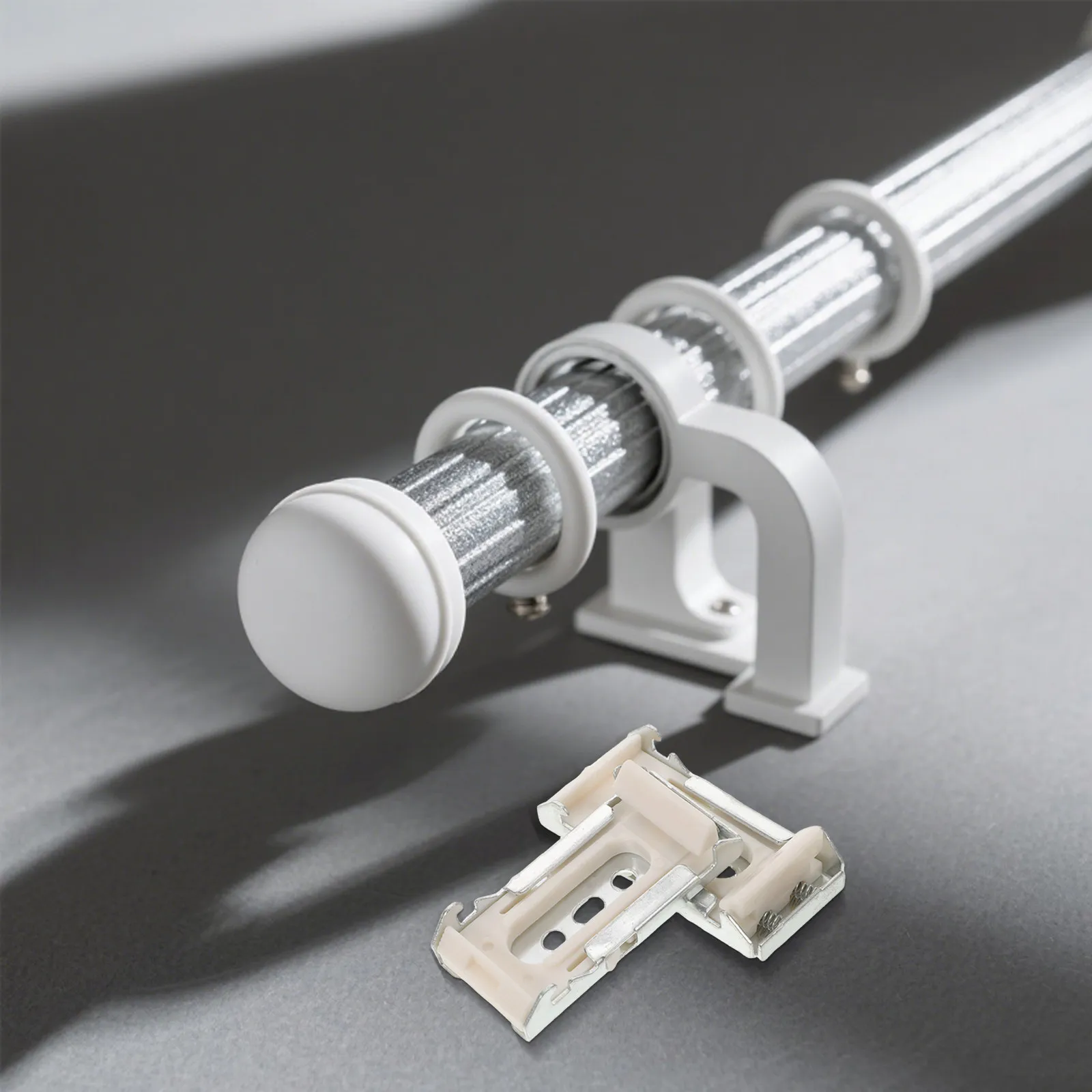 

Комплект из 4 кронштейнов для установки жалюзи на потолочные и настенные направляющие шириной 3,55-3,62 см, установка без инструментов, точное скольжение