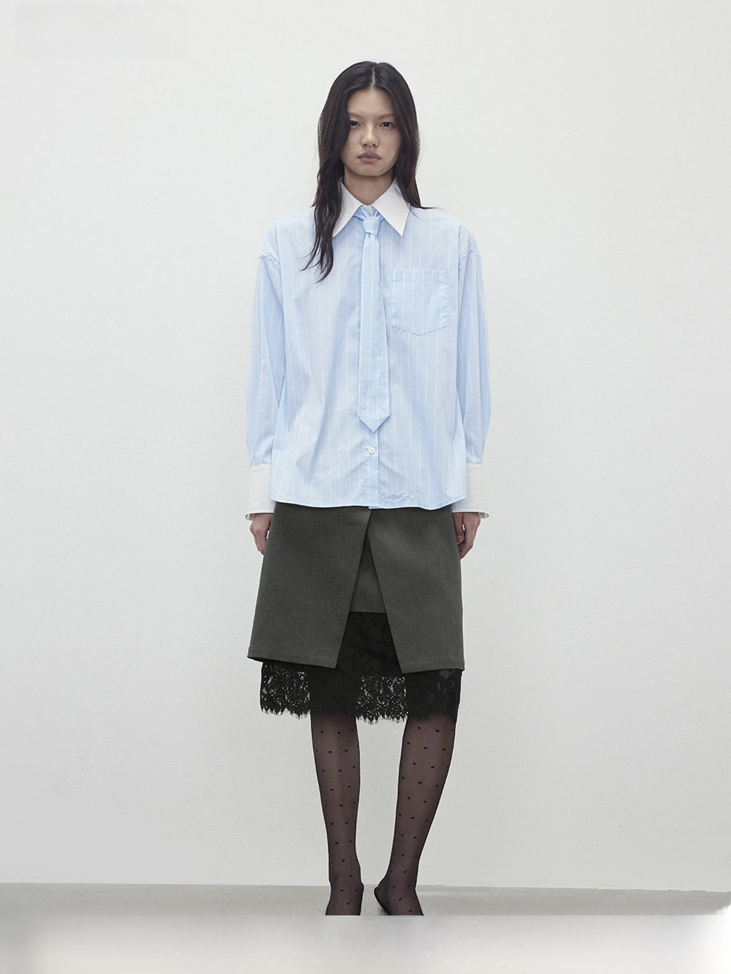 

AFTADAWN Women's Cotton-Feeling Starched Blue And White Striped Contrast Color Collar Long Sleeve Shirt Upper Body Tie