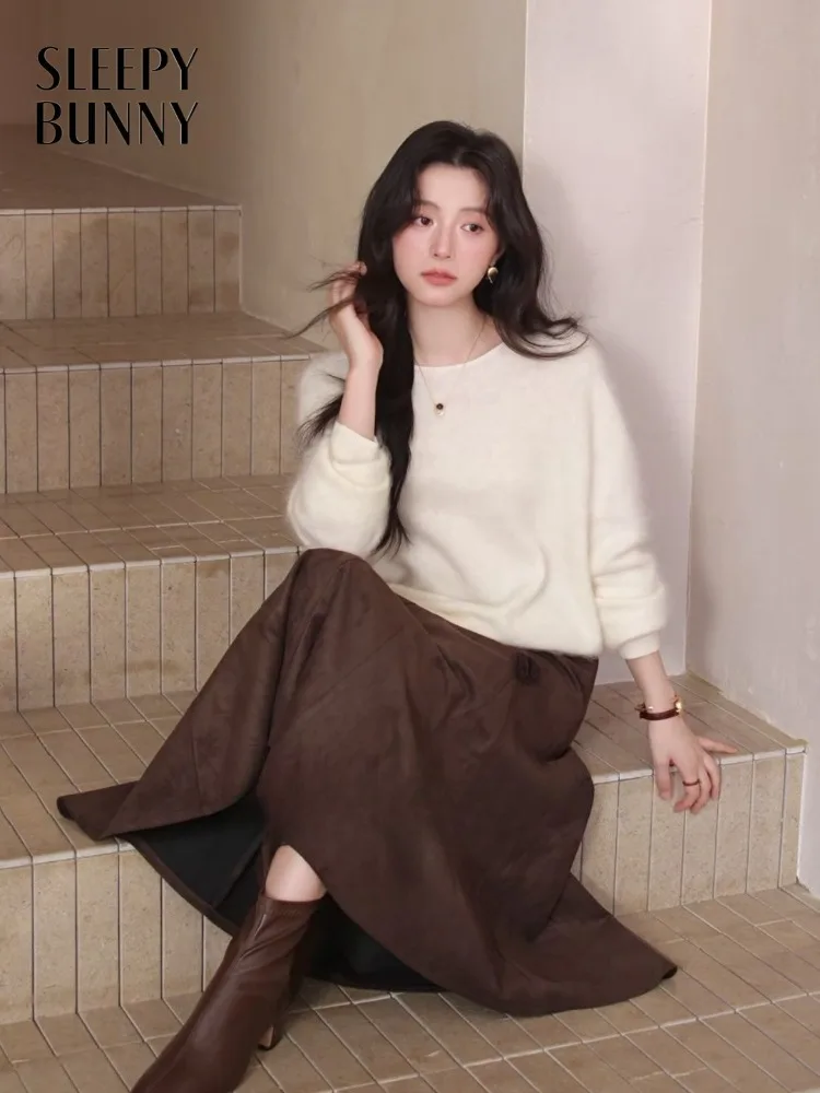 

Elegant Vintage Fishtail Long Midi Skirt Women Lady Slim Floral Textured Design Skirt Warm Winter Outfit Flattering Retro Style