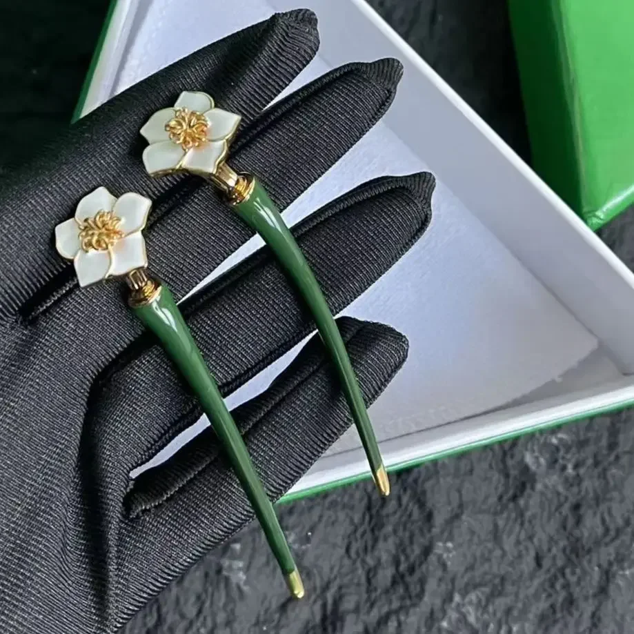 

2025 New Designer Enamel Flower Earrings Women Top Quality Luxury Jewelry Trend