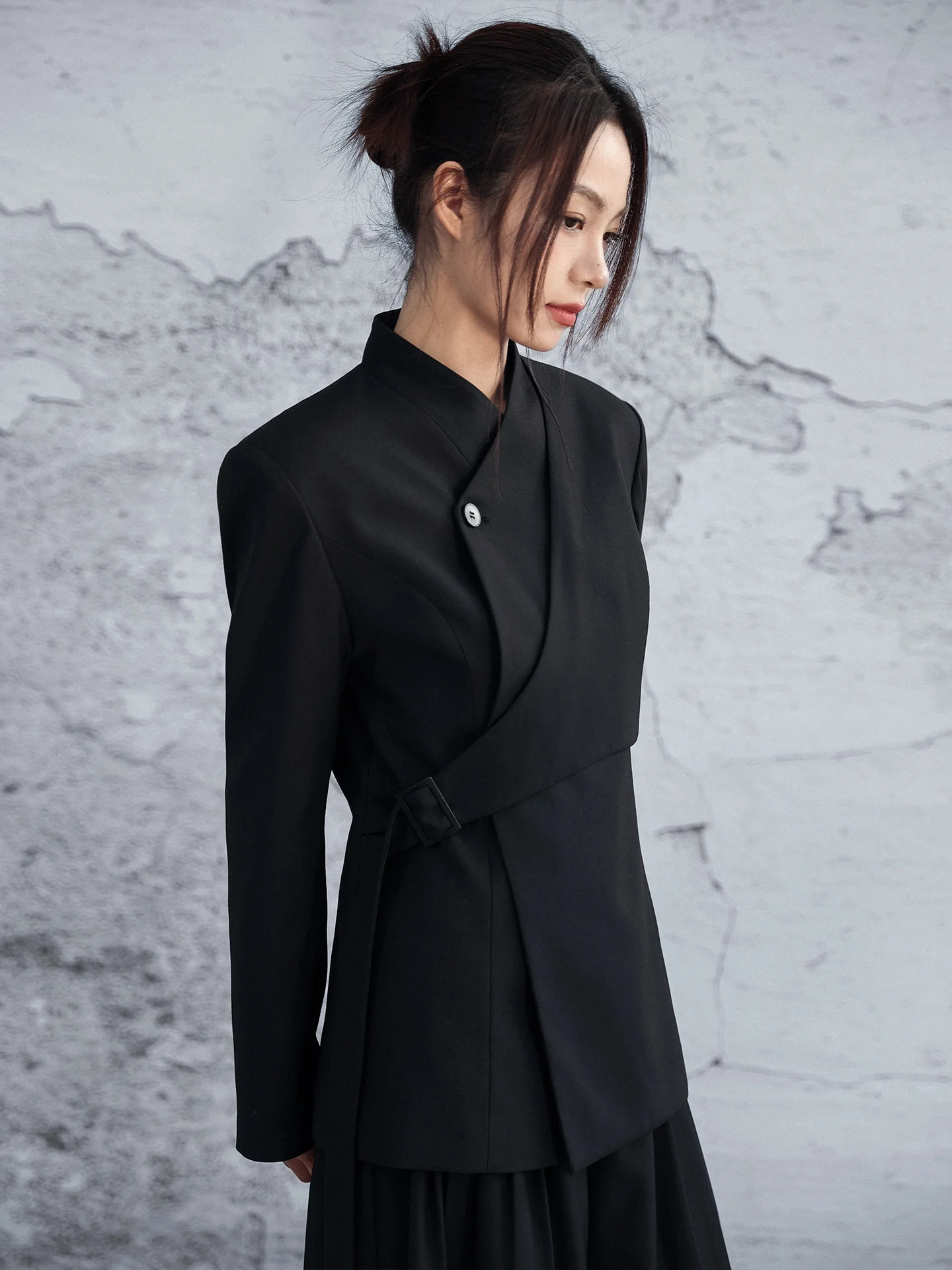 

Новый китайский деконструированный женский костюм-пиджак в стиле пэчворк с утяжкой на талии и подплечниками, весенняя модная верхняя одежда