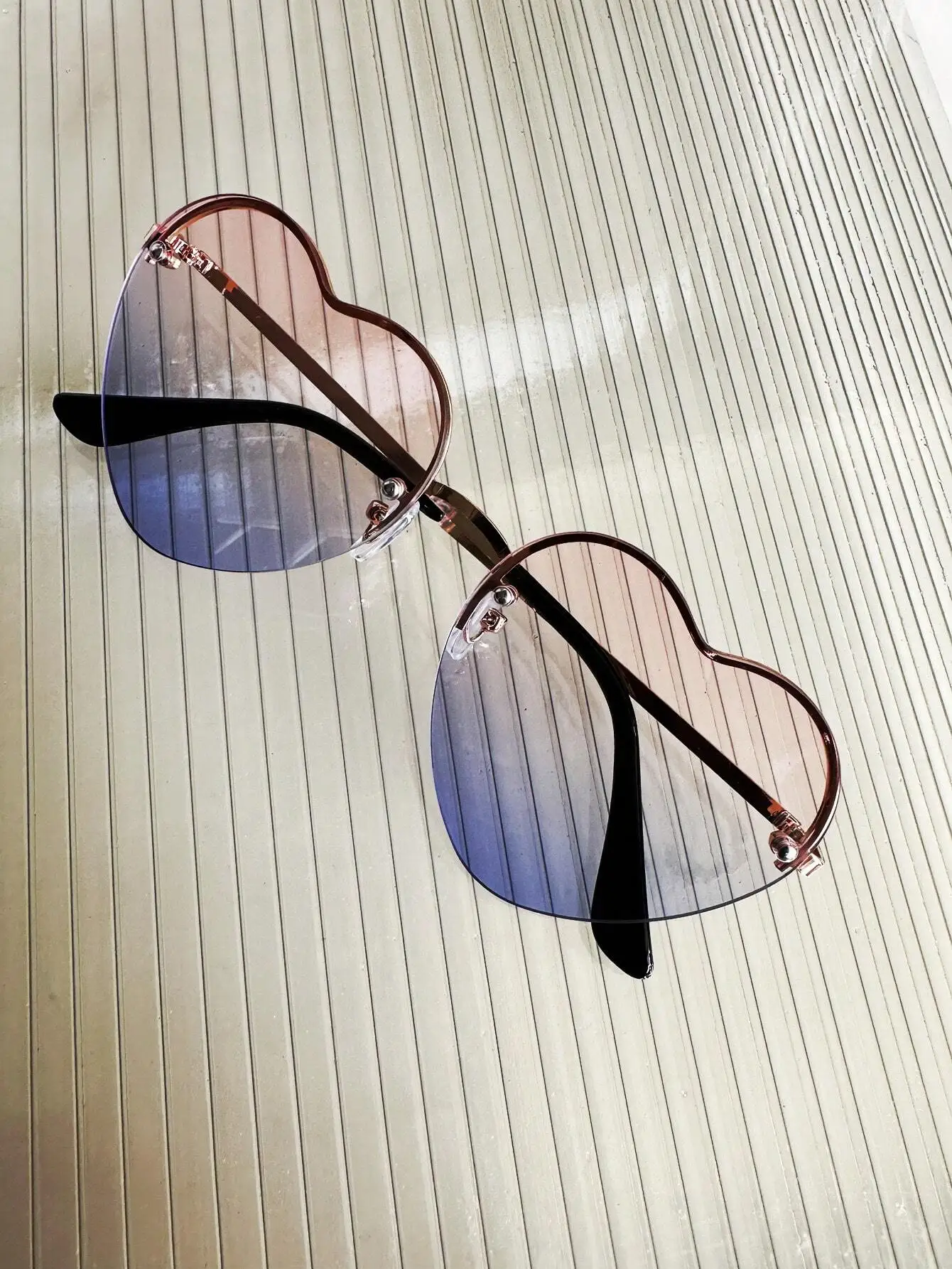 

Heart Shaped Metal Frame Gradient Fashion Sunglasses For Women Party Festival Travel