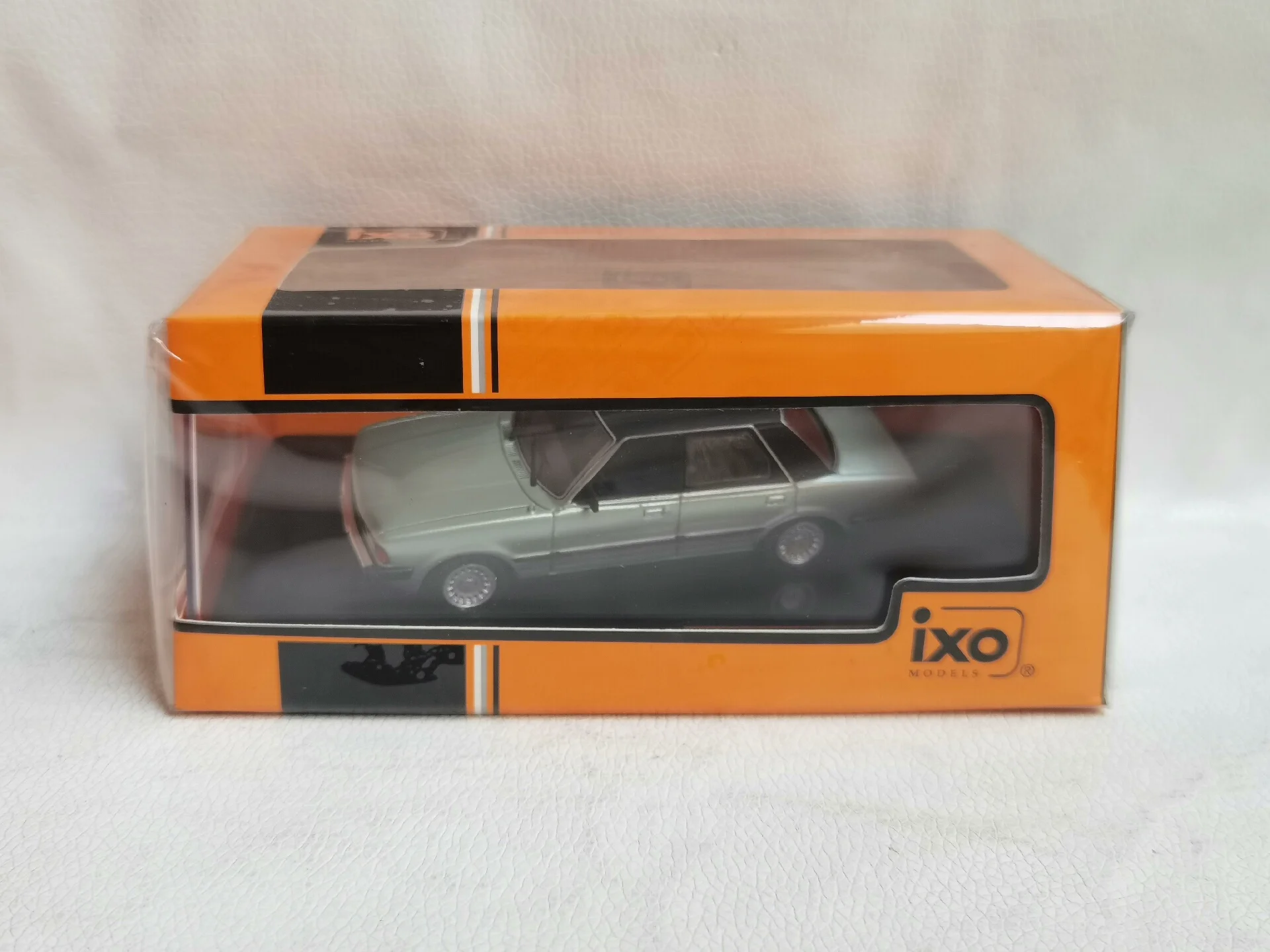 Diecast IXO 1/43 Escala FORD TAUNUS GHIA 1983 Ford Modelo de coche de aleación