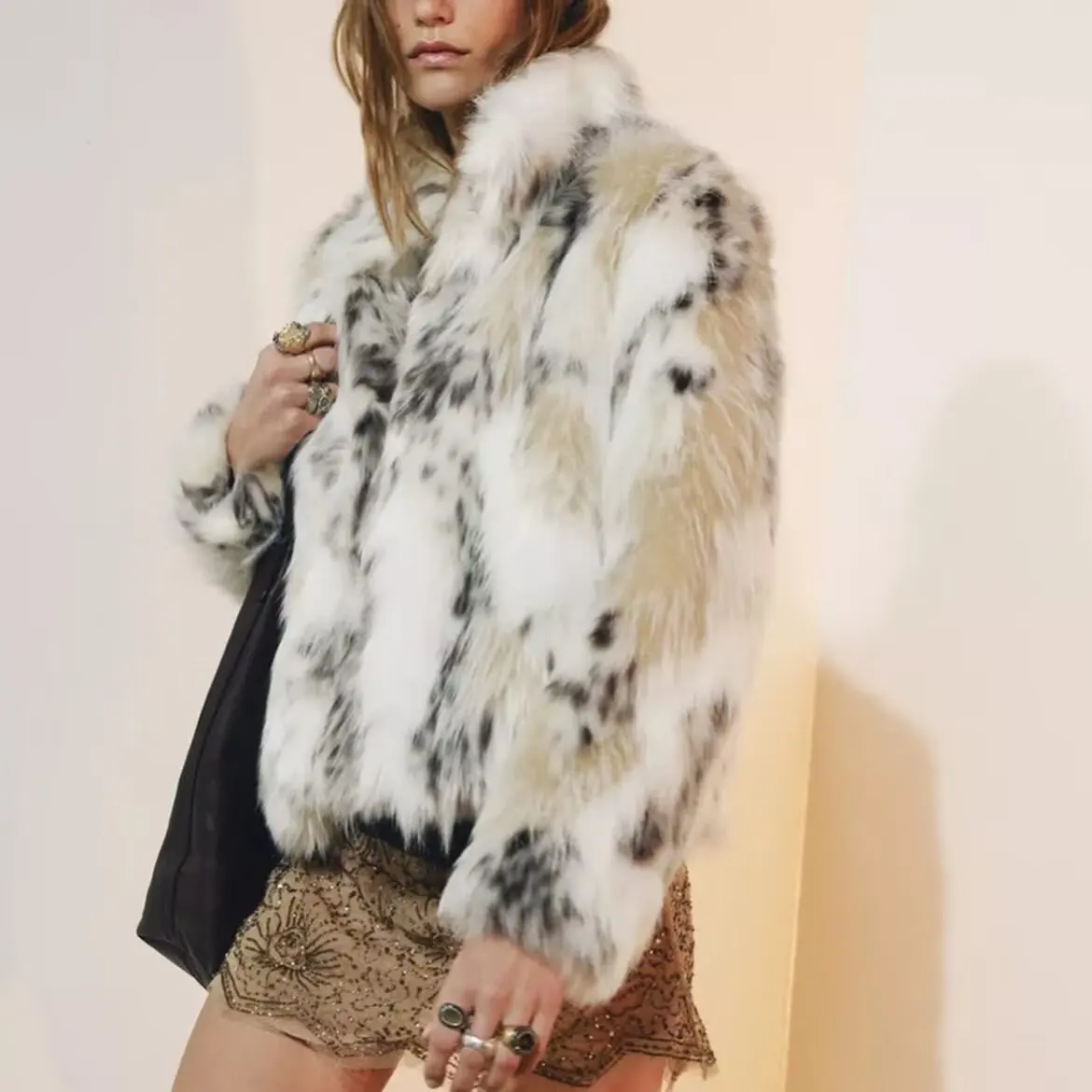 

New Women's Fashion Simple Versatile Faux Fur Coat Women Short Coat Collar Long Sleeve Jacket Elegant Warm Winter Outerwear RMD7