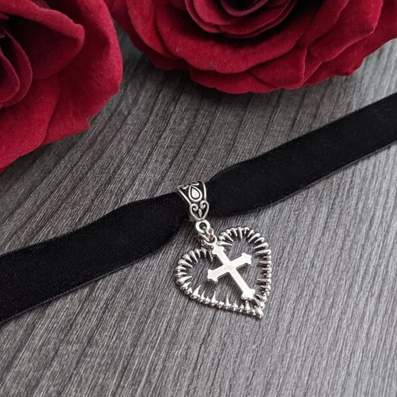 2023 Trend Gothic Cross Heart Charm Pendant Choker Women Girls Fashion Thorns Love Witch Jewelry Black Velvet Chain Necklace