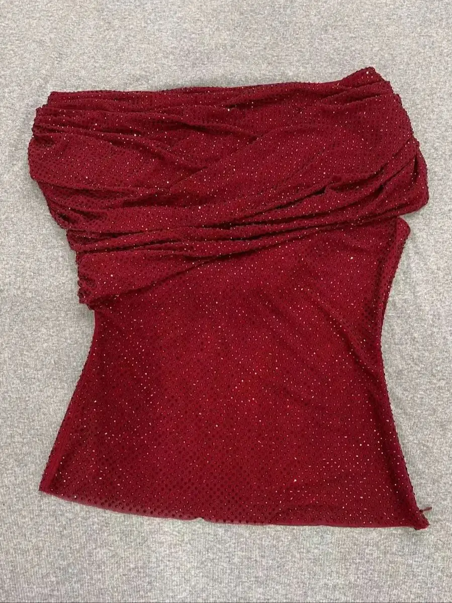 المرأة الساخنة حجر الراين الأحمر تي شيرت قطري الكتف قصيرة الأكمام أزياء السيدات المحملة قمم