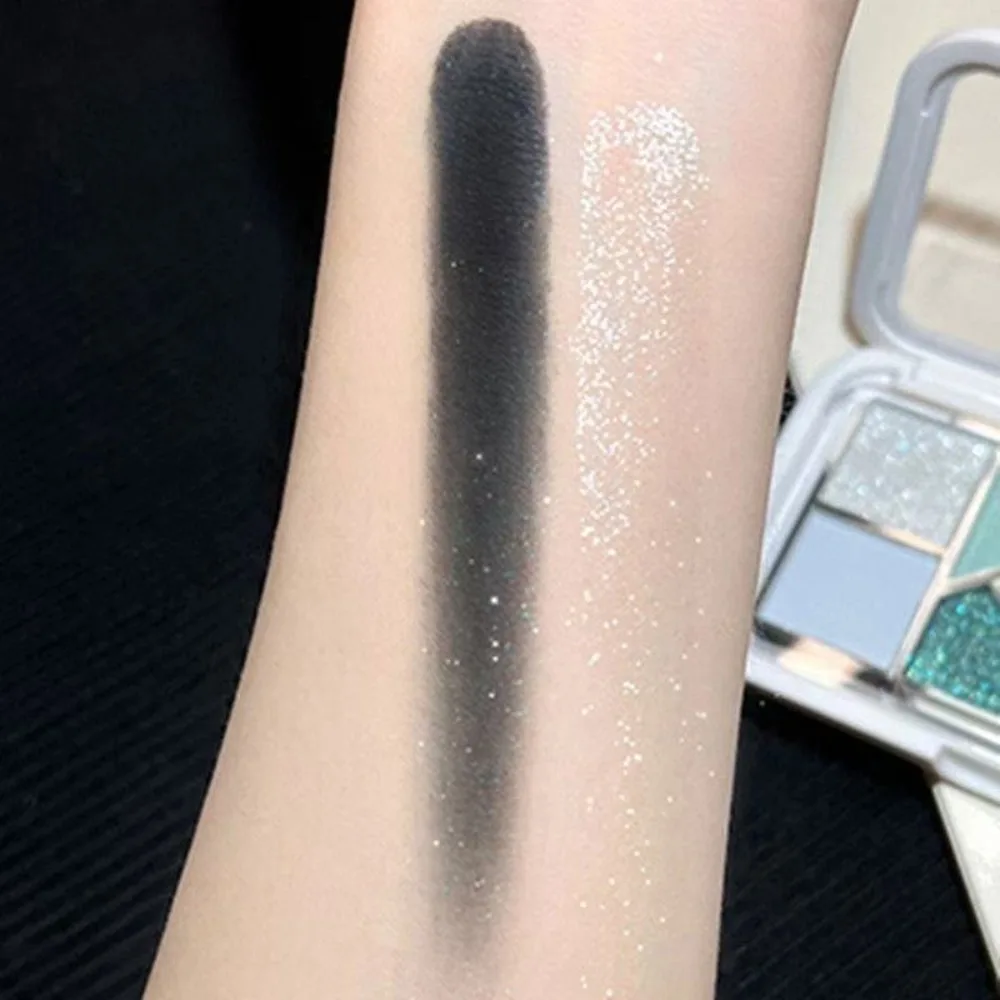 

Long Lasting Glitter Eyeshadow Highlighter Vibrant Colors Shiny Crystal Eyeshadow Brightening Effect Natural