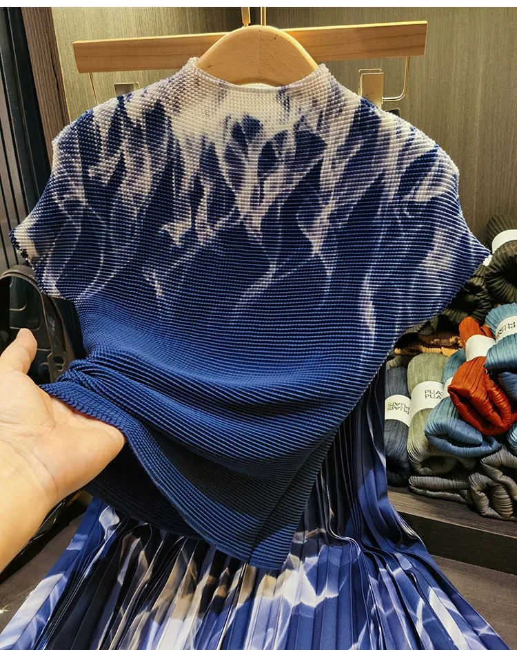 Miyake Pleated Suit Women 2023 Summer Gradient Color Printed Stretchy Pullover Top and High Waist Pleated Skirt Two-Piece Set