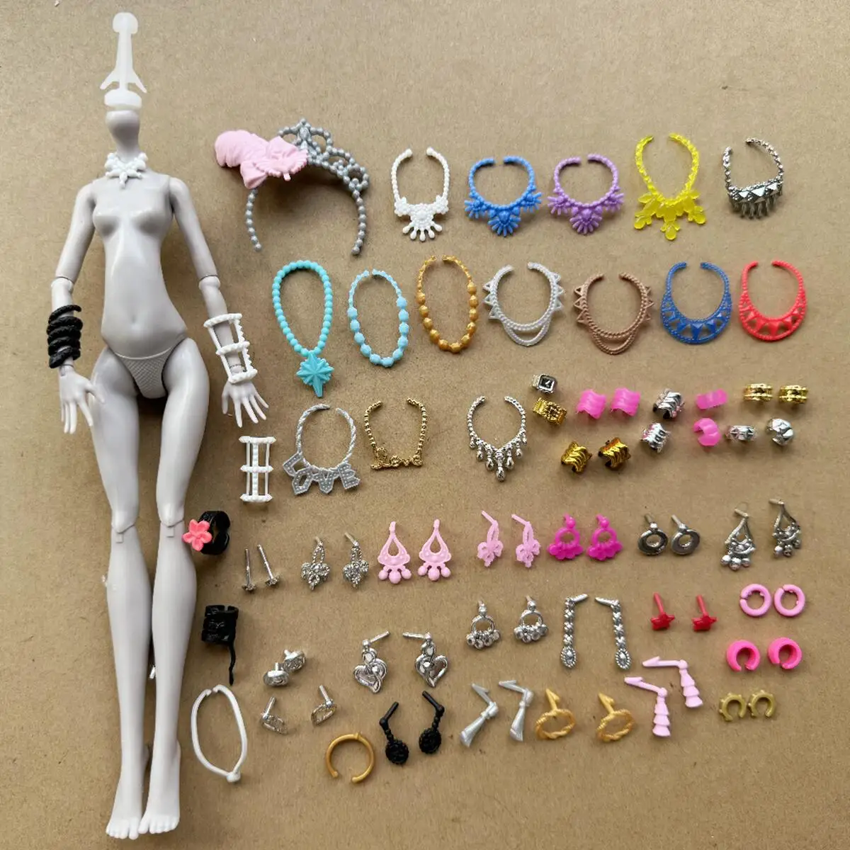 אביזרי בובות מפלצות עגילים שרשרת צמיד בגדים שמלות חצאית טייץ ידיים להחלפה זרועות זנב נמלה חייזרי