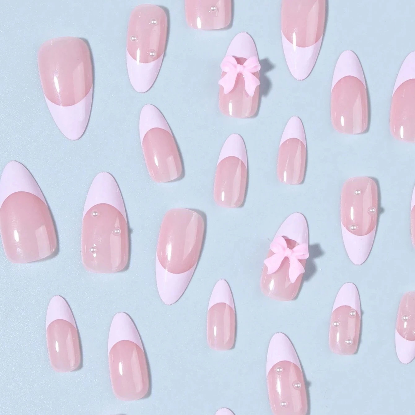 24 STKS Roze Franse Korte Amandel Nep Nagel Drukken Met Glanzende Boog Parel Ontwerp Nagel Tip Volledig Bedekte Acryl Nagel