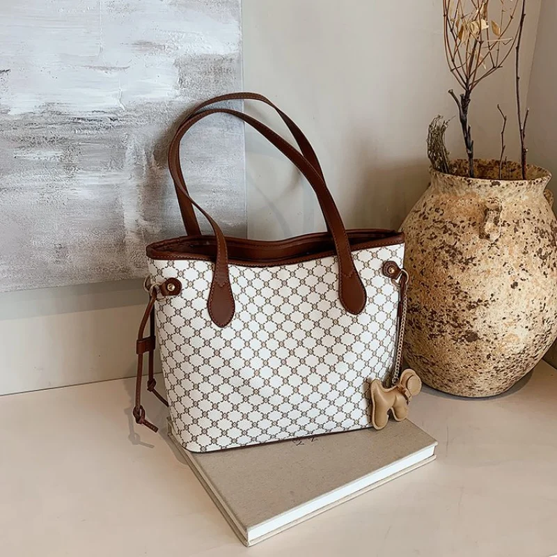 

Fashionable Leather Ladies Messenger Bag Crossbody Handbag Shoulder Bag Women's Tote by Luxury Brand Famous Designer Elegant