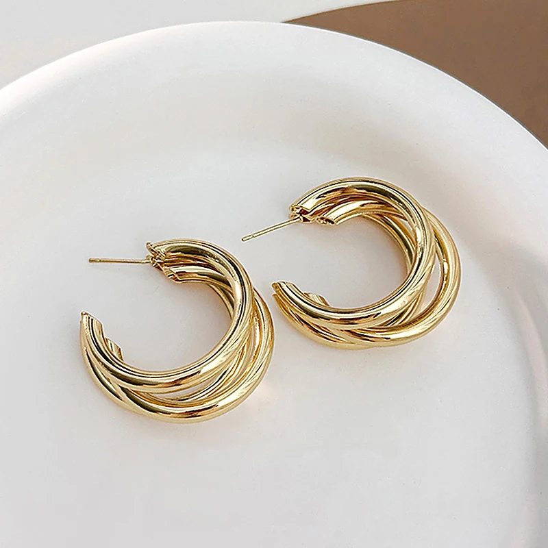 Boucles d'oreilles Golden Big Hoop pour femmes, Boucles d'oreilles géométriques coréennes, Boucles d'oreilles en métal pour femmes, Bijoux de déclaration rétro, Tendance féminine, Mode 2023