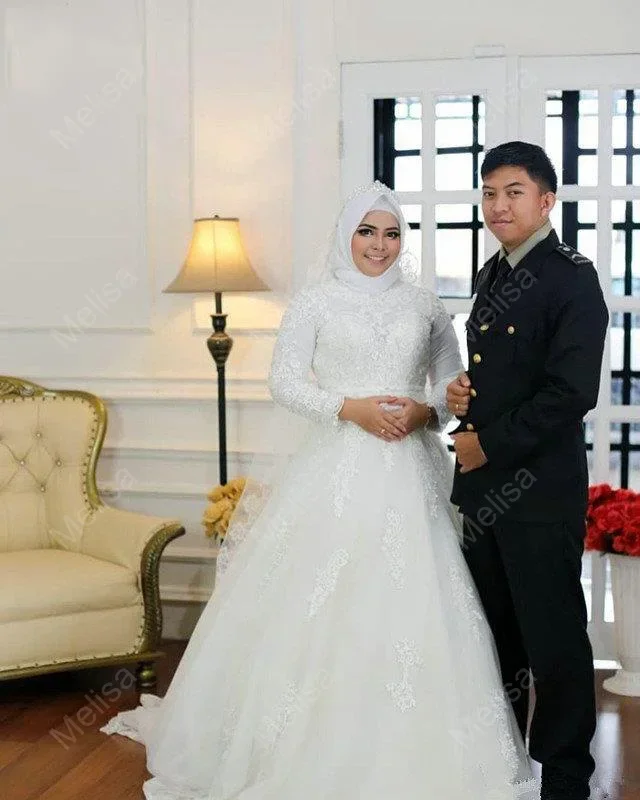 맞춤형 매력적인 무슬림 레이스 로브 드 마리아쥬 웨딩드레스 스윕 트레인 롱 슬리브 볼가운 베스티도스 데 노이바 브라이덜 가운