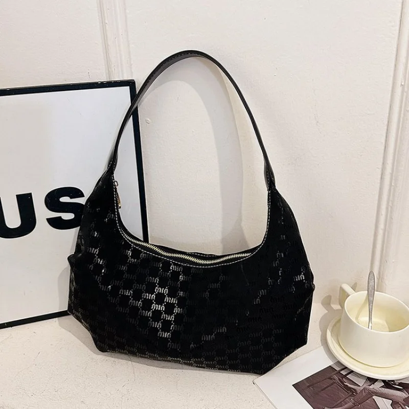 

Versatile Leather Crossbody Bag For Ladies, Adjustable Strap With Chic Design, Tote Bag For Travel Needs