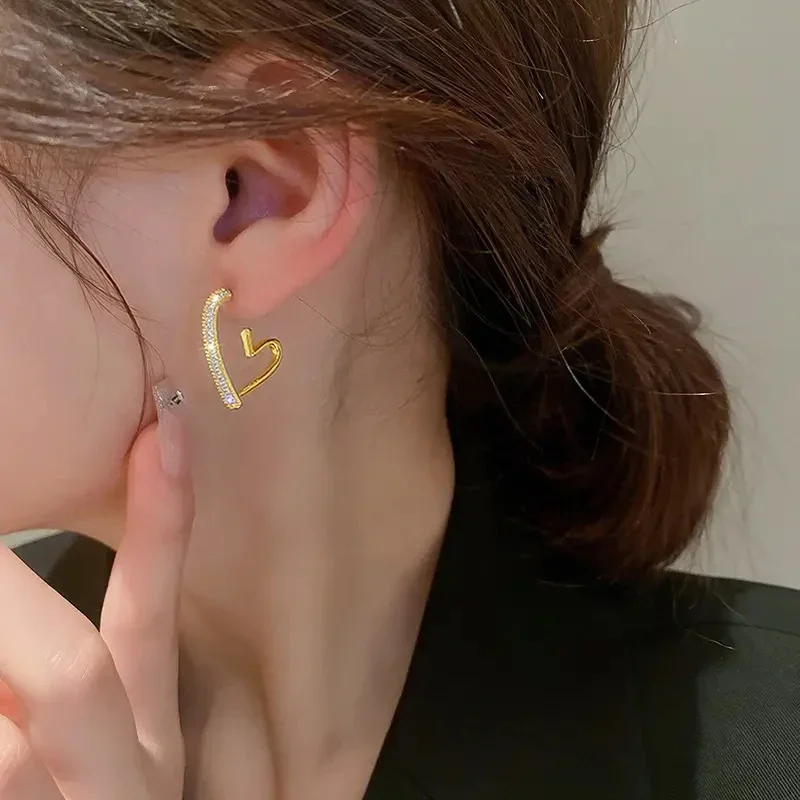 Huitan Moderne Mode Liebe Ohrringe für Frauen Gold Farbe/Silber Farbe Aussage Herz Ohrringe Funkelnden CZ Statement Schmuck