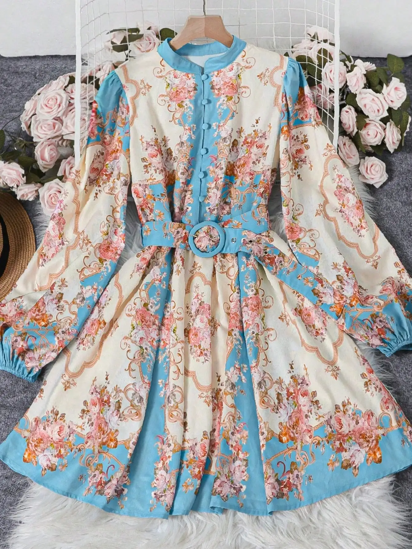 

Элегантное платье миди с цветочным принтом, рукавами-фонариками и поясом на талии