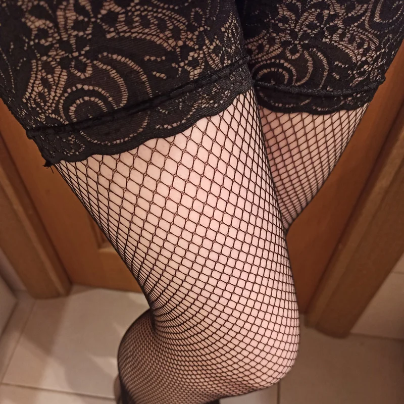 女性用レースストッキング,セクシー,滑り止め,シリコンバンド付き,透かし彫り,膝上メッシュ,黒の網タイツ