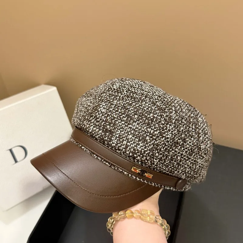 ​ ​ جديد وصول ضوء الفاخرة الترتر قبعة البيريه النسخة الكورية houndstooth جلدية حافة مكافحة الشيخوخة الرسام البحرية قبعة للنساء ​ ​