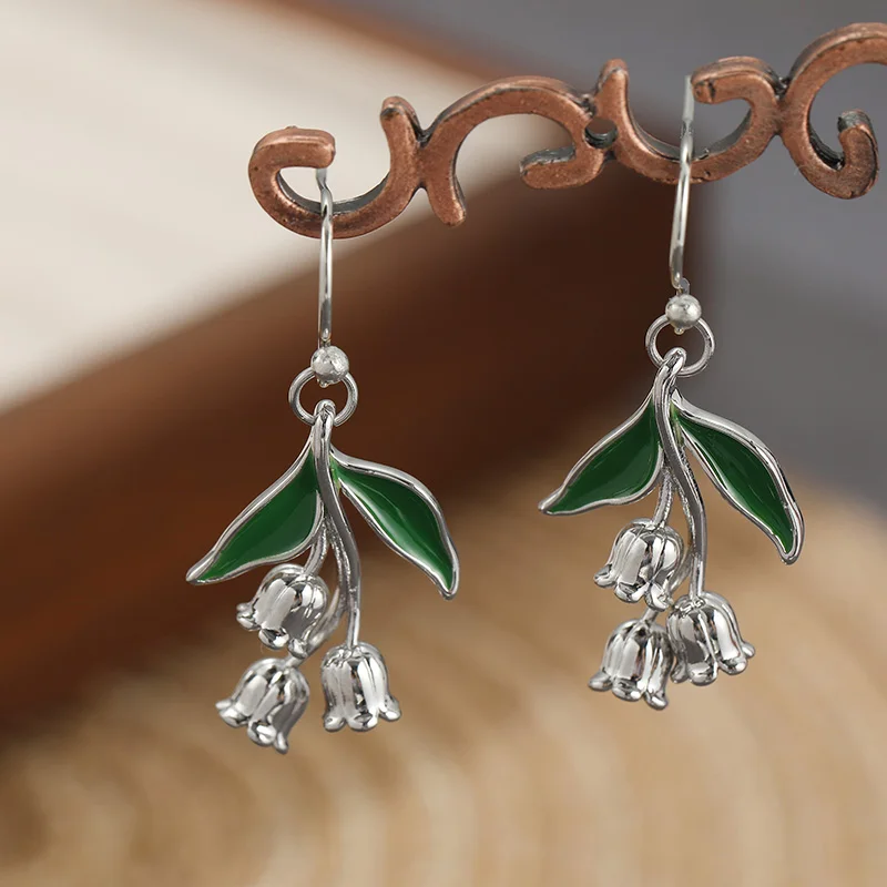 Retro-Ohrringe mit Maiglöckchen-Blumenanhänger für Frauen, einzigartiger, blumenförmiger Schmuck, eleganter Ohrhänger für Frauen
