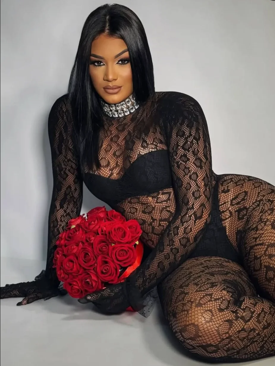 ملابس داخلية نسائية مثيرة أنيقة من الدانتيل الأسود مع أنماط معقدة مفتوحة المنشعب، مجموعة جنسية شفافة للنوادي الليلية